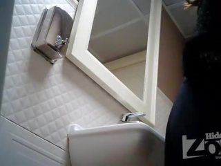 隱 相機 在 該 廁所 的 一 酒吧.