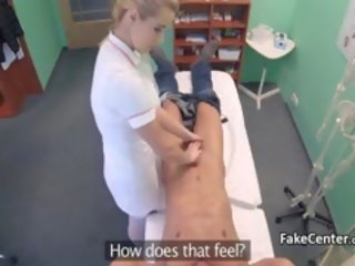 Ξανθός/ιά γιατροί μουνί solves prick πρόβλημα