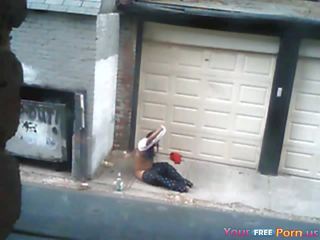 クソ a strumpet で an alley