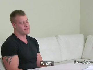 Мускулест аматьори lad чука женски пол агент на кастинг