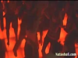 Skrytý kamera úlovok femme fatale v disco