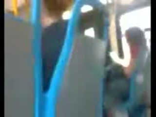 Ito stripling ay baliw upang haltak mula sa sa ang bus
